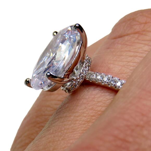 Macy's Oval Solitaire Moissanite Diamond Ring Size 6 - Picture 4 of 7